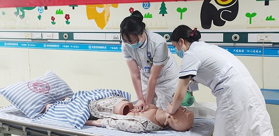 [成都癲癇病醫院]同場競技展風采！護士節，我院成功舉辦心肺復蘇技能大賽